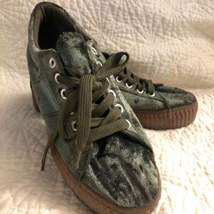 Forest green Akira shoes